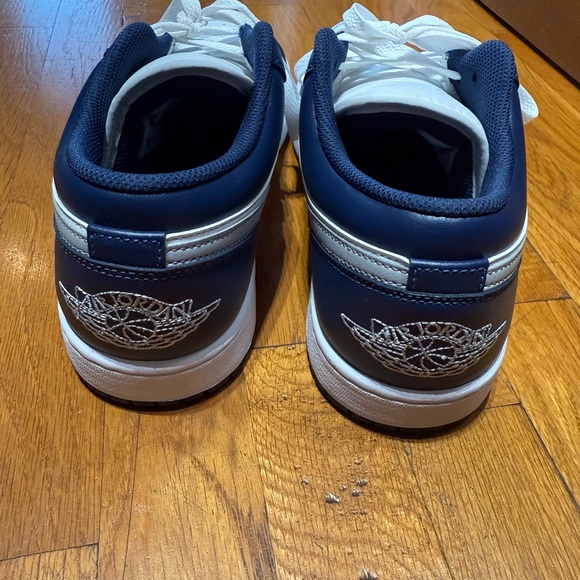 Nike Navy and White Sneakers - Picture 4 of 5